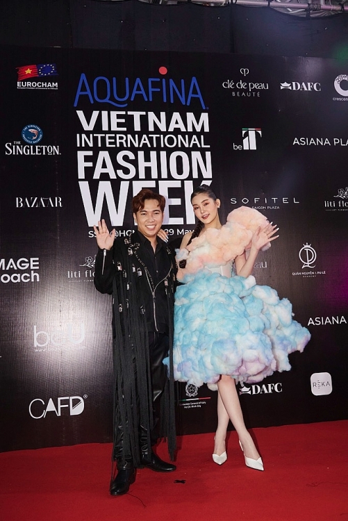 Hoa hậu Lê Âu Ngân Anh khoe sắc vóc trong trang phục của NTK Ivan Trần