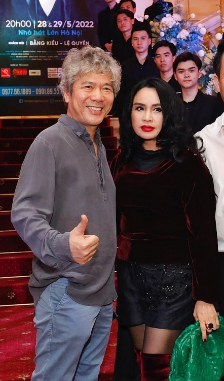 Diva Thanh Lam và bạn trai bác sĩ đến chúc mừng liveshow Quang Hà