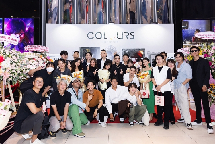 Hứa Kim Tuyền khiến khách mời khóc, cười tại họp báo ra mắt album truyền cảm hứng 'Colours'
