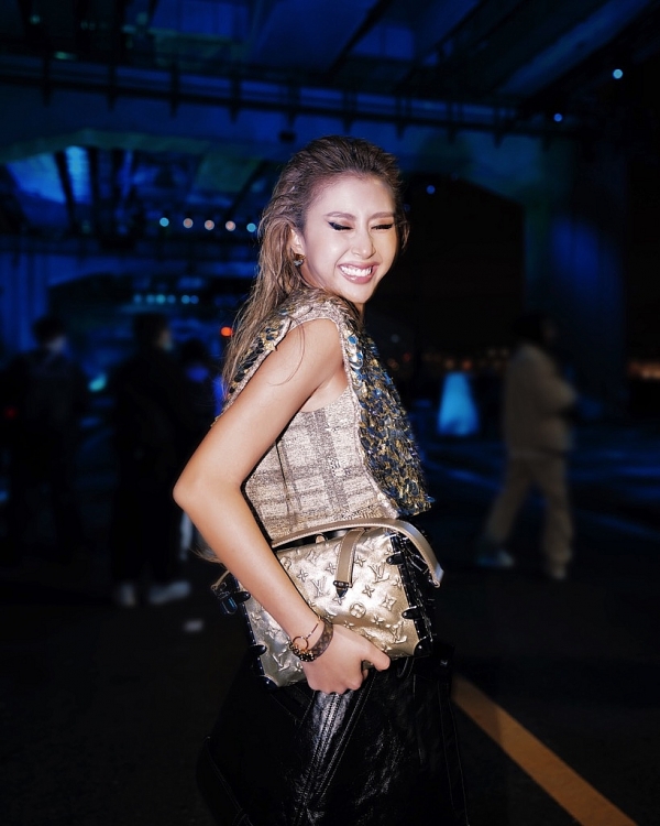 Quỳnh Anh Shyn ngồi hàng đầu show diễn 'Louis Vuitton Tiền Thu 2023'