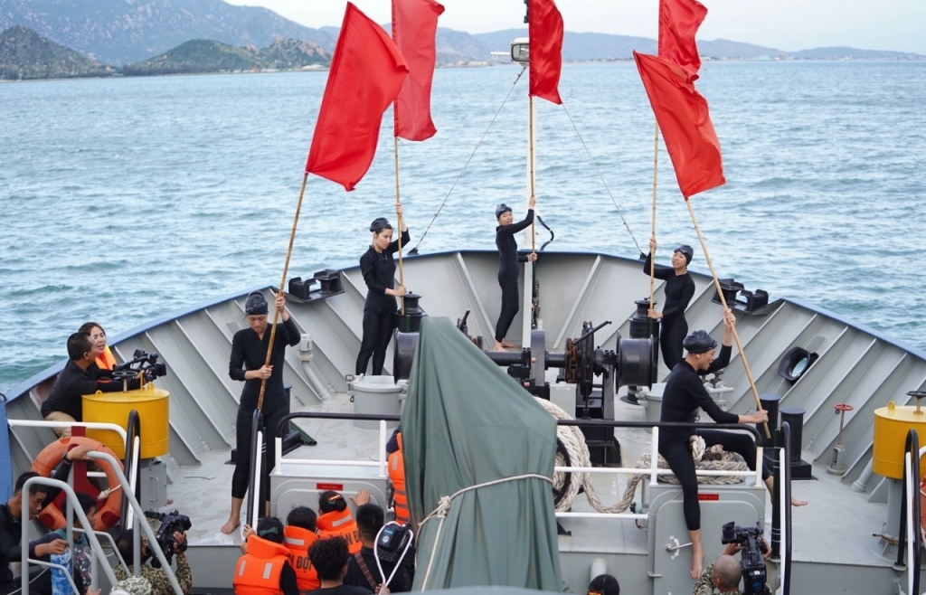 'Sao nhập ngũ 2023': Chiến sĩ mới thần tốc vượt biển chiếm lĩnh tàu, cắm cờ chiến thắng đầy tự hào