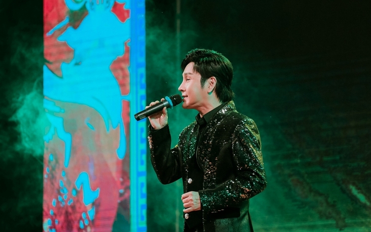 Ngọc Sơn, Phong Thiên và dàn sao 'khủng' hát đến 2 giờ sáng phục vụ hơn 10.000 khán giả Bắc Ninh