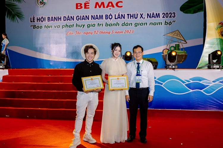 Nhà thiết kế Ivan Trần được nhận giấy khen của Sở VHTT&DL Thành phố Cần Thơ
