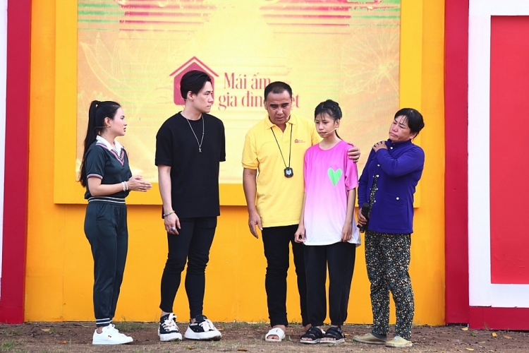 'Mái ấm gia đình Việt': Quyền Linh nói về lý do hay khóc khi dẫn các chương trình thiện nguyện