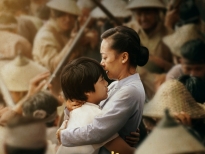 Hồng Ánh ôm chặt con trong first look poster của phim điện ảnh 'Đất rừng phương Nam'