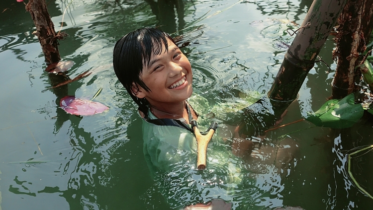 Bé An của phim điện ảnh 'Đất rừng phương Nam' gây bất ngờ vì quá giống Hùng Thuận thưở nhỏ