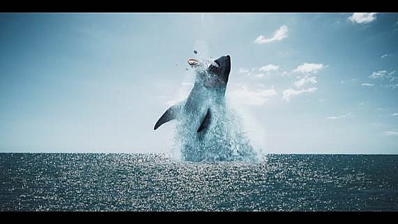 'Quái vật đen': Tác phẩm sinh tồn với cá mập cực giật gân đáng trải nghiệm mùa hè này