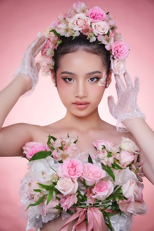 Bảo Hà làm việc liên tục 13 tiếng biến hình 10 layout từ 'Vũ trụ có anh' đến 'Flower'