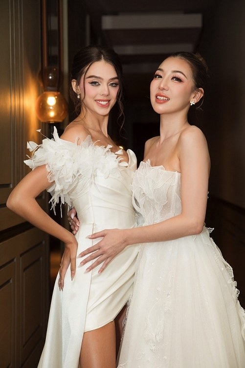 Hoa hậu Sherri Phan 'chào sân' khán giả Việt với show thời trang