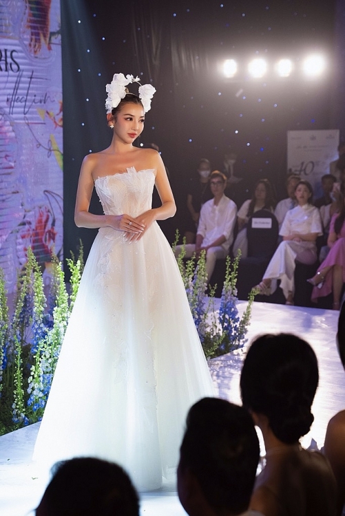 Hoa hậu Sherri Phan 'chào sân' khán giả Việt với show thời trang