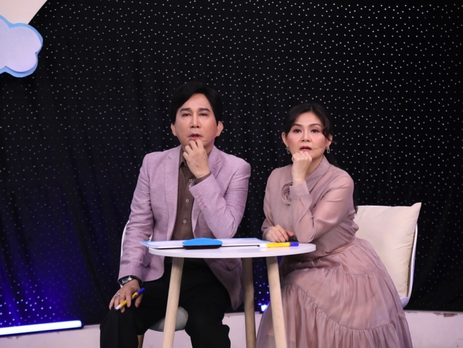 NSƯT Kim Tử Long quyết 'có nhiêu chơi hết' với Trinh Phạm trong 'Vui cùng bố bỉm'