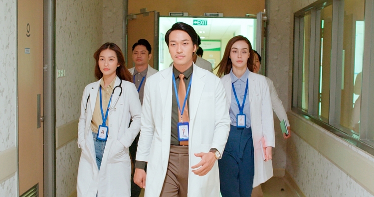 'Doctor Lof - Bác sĩ hạnh phúc': Ngày đầu đi làm bác sĩ, Trần Phong khiến cả bệnh viện nháo nhào
