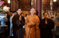 Á hậu Trương Thị May cùng mẹ dự Lễ tắm Phật tại Tiền Giang