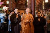 Á hậu Trương Thị May cùng mẹ dự Lễ tắm Phật tại Tiền Giang