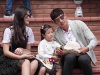 Huy Khánh dẫn vợ con sang Hàn Quốc thăm phim trường "Huyền thoại biển xanh"