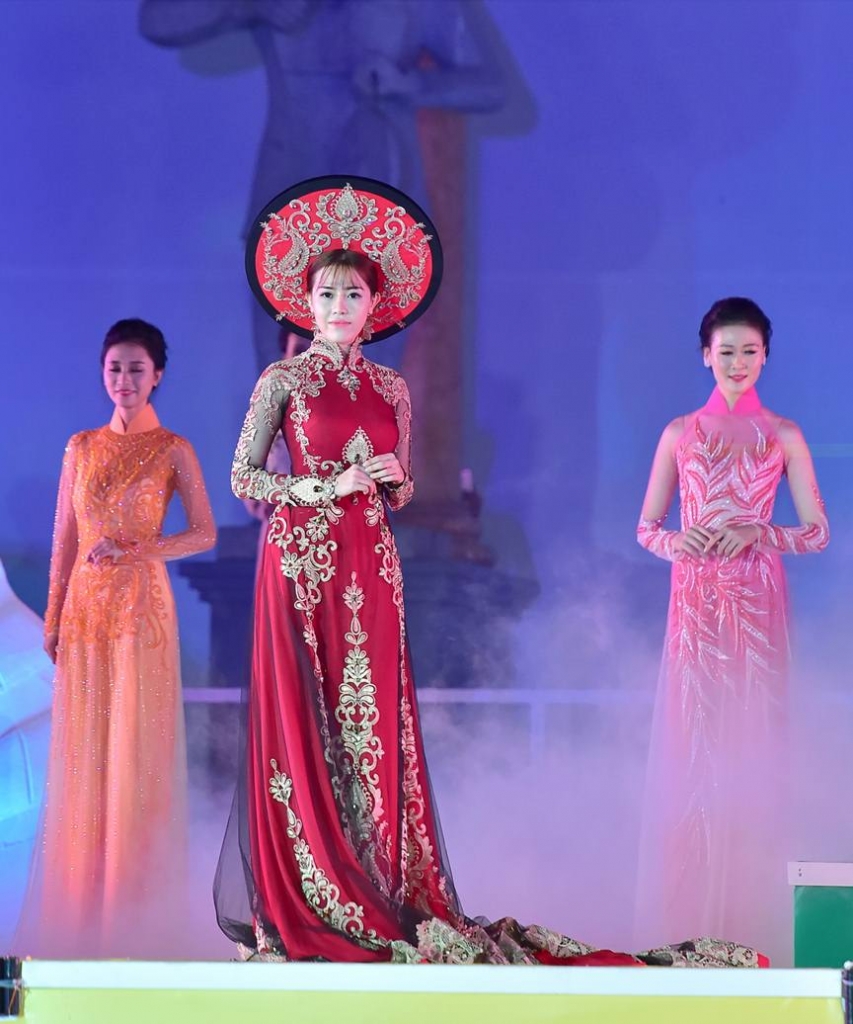 phan quynh ngan tu tin lam vedette tai festival bien nha trang