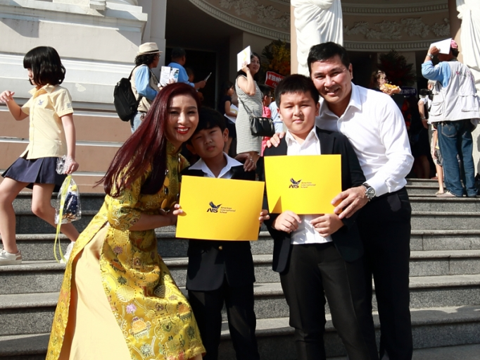 Hoa khôi Thu Hương tự hào về hai con trai