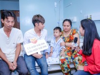 Jun Phạm tặng quà cho 2 bệnh nhi mắc bệnh tim bẩm sinh