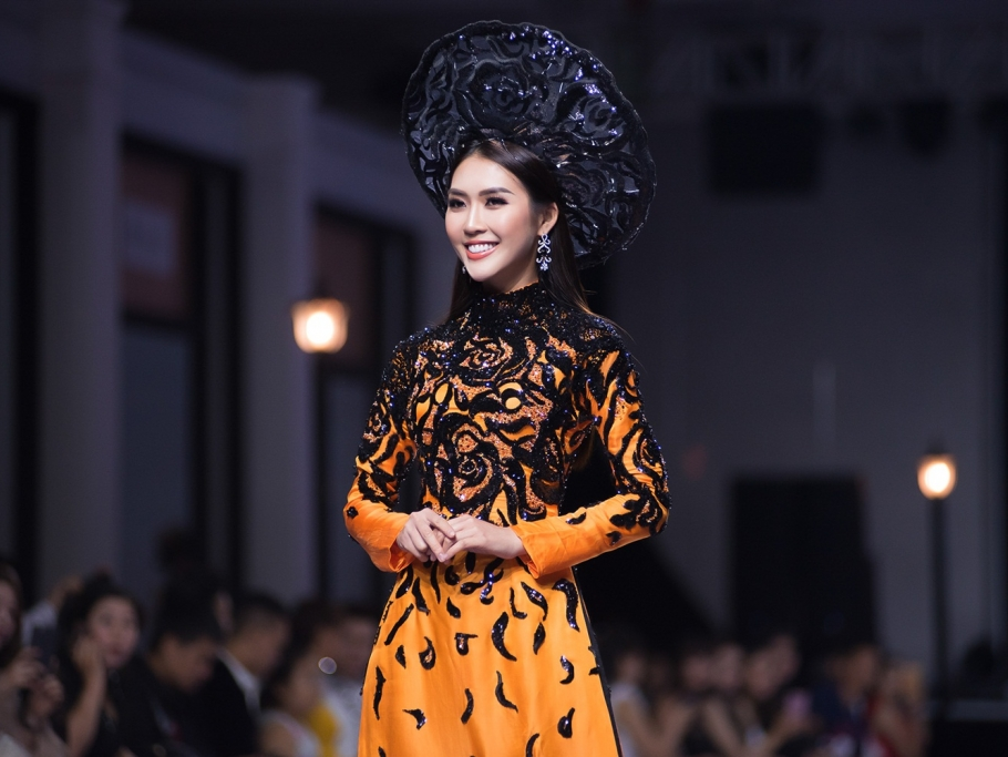 Hoa hậu Tường Linh và 'trọng trách' tại 'Viet fashion week'
