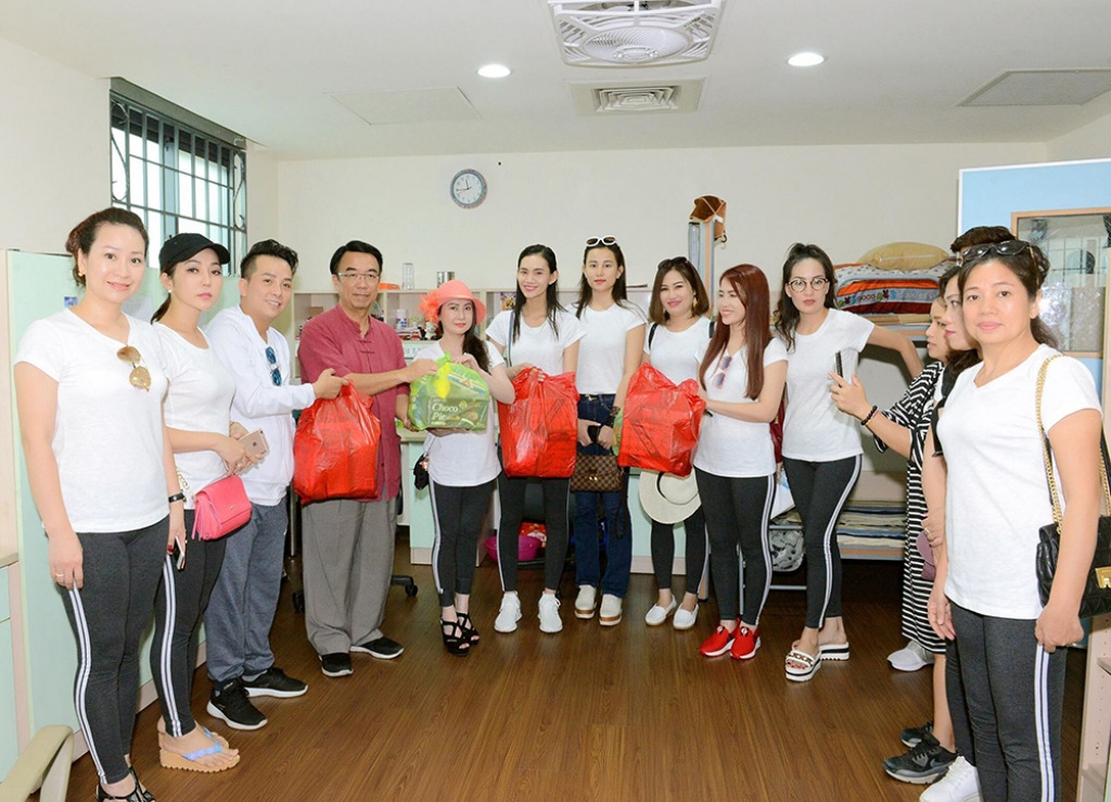 lan dau hoang ny lam giam khao cuoc thi hoa hau tai dai loan