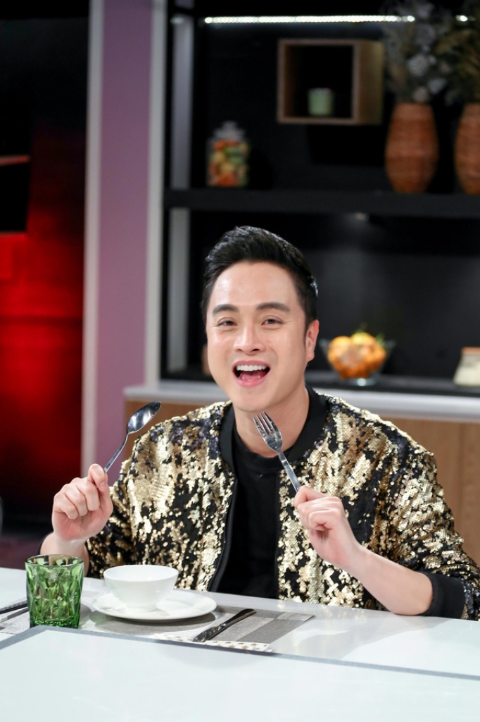 song lai tuoi thanh xuan khi nghe ung hoang phuc nhat tinh anh hat trong cuoc chien my vi