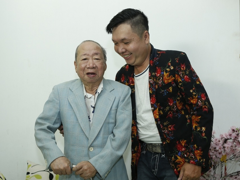 Tùng Linh: 'Làm con nuôi quái kiệt hài Tùng Lâm như một giấc mơ'