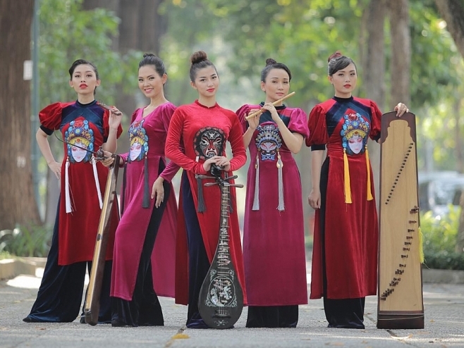 Ca sĩ Hoài Phương muốn đưa nhạc cụ dân tộc đến gần hơn với khán giả