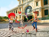 'Toy Story 4': Forky bỏ trốn sang Việt Nam, hội bạn Woody mê mẩn trò chơi dân gian chẳng muốn về 