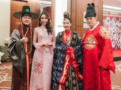 Hoa hậu Stella Đào diện áo dài nền nã dự lễ kỷ niệm 27 năm tình hữu nghị Việt - Hàn