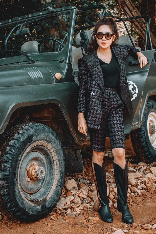 ly hai minh ha chup anh ky niem 10 nam cuoi nhau