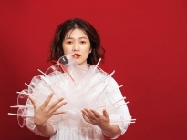 Oanh Kiều tung bộ ảnh 'Why me – The plastic' hưởng ứng ngày môi trường thế giới