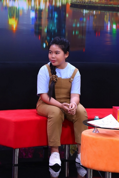 dieu con muon noi ba dot ngot qua doi co be 8 tuoi tro thanh diem tua giup me vuot qua noi dau