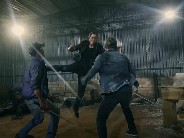 'Bánh bèo hữu dụng': Thanh Hoa và Lê Chi Na thi nhau tung cước quyết đoán, hạ gục đối thủ trong nháy mắt