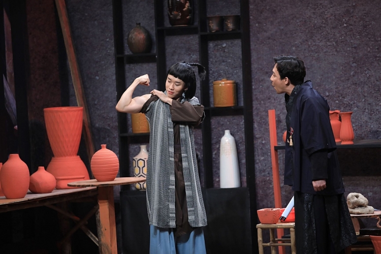 mac van khoa lam tho ca khia khien lam vy da gian tim nguoi