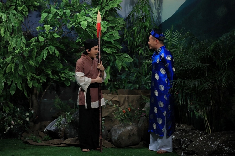 mac van khoa lam tho ca khia khien lam vy da gian tim nguoi