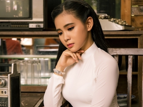 Quỳnh Trang ra mắt MV liên khúc với hơn 30 ca khúc Bolero bất hủ