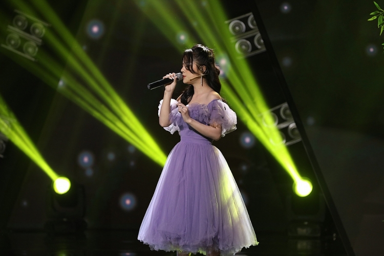 'Lạ lắm à nha': Trường Giang, Hoàng Duyên 'đau tim' khi Puka hát 'Chàng trai sơ mi hồng'