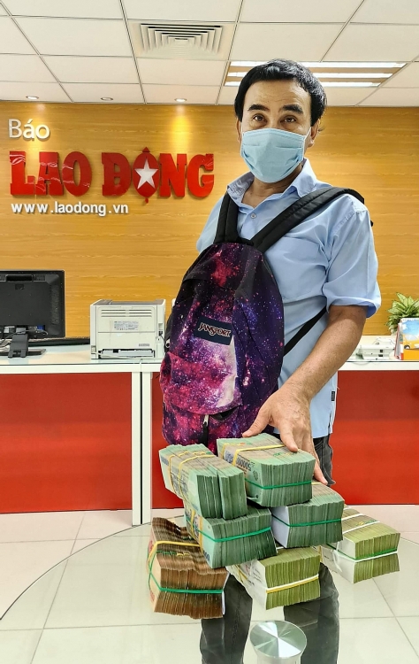 MC Quyền Linh cùng CLB Hoa Lan ủng hộ 2,2 tỷ đồng cho quỹ 'Triệu liều vaccine cho công nhân nghèo'