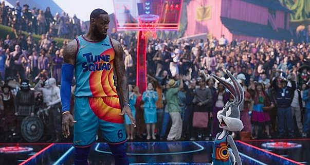'Space Jam 2': Huyền thoại LeBron James dẫn dắt đội hình toàn sao trong trận quyết đấu tầm cỡ 'vũ trụ' với các robot biết chơi bóng rổ