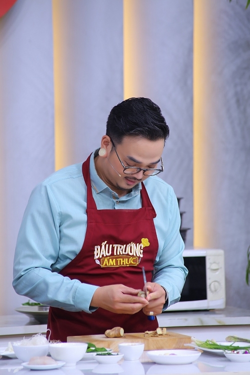 ‘Đấu trường ẩm thực’: Nghệ danh Hằng BingBoong ra đời từ… tiếng chuông xe rác