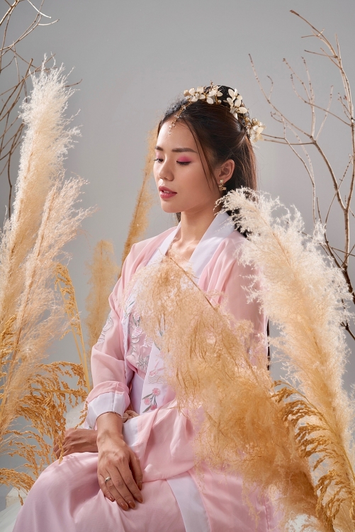 MV 'Nếu có kiếp sau' của Hương Ly và 'đại hiệp' Kha Vũ lọt Top 10 Trending Youtube