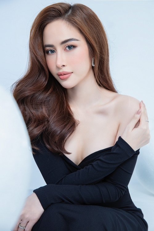 Bí quyết ở nhà chống dịch vẫn giữ được vòng eo 58 của Hoa hậu Phan Ngọc Hân