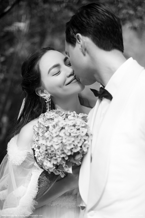 Bộ ảnh cưới lãng mạn của Hồ Ngọc Hà – Kim Lý nhân kỷ niệm 4 năm yêu nhau