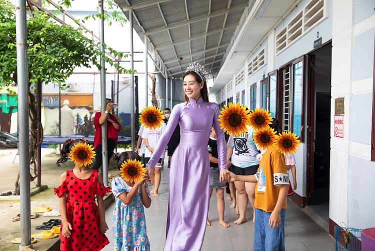 Hoa hậu Khánh Vân thực hiện lời hứa đặc biệt dành tặng các em ngôi nhà OBV