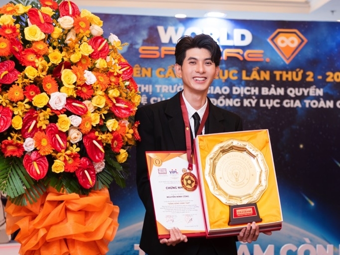 NTK Nguyễn Minh Công là kỷ lục gia nhỏ tuổi nhất nhận giải Cống hiến 'Sống bằng sáng tạo'