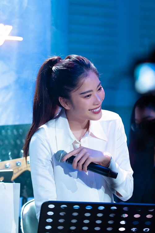 Vẻ đẹp rạng rỡ của Nam Em ở tuổi 26