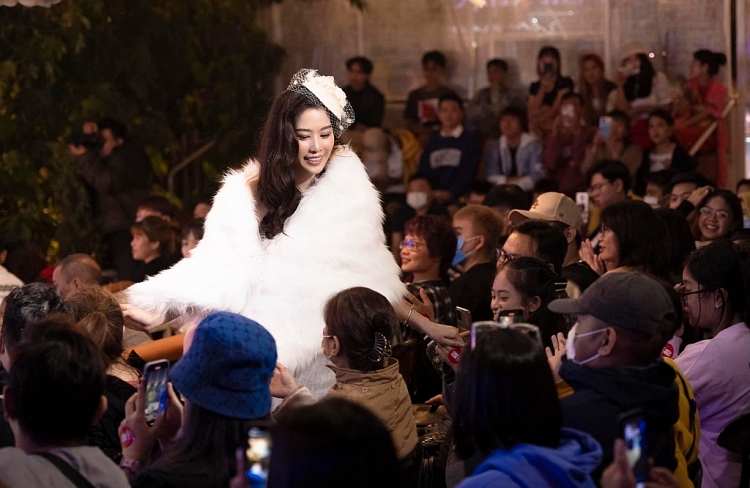 Vẻ đẹp rạng rỡ của Nam Em ở tuổi 26