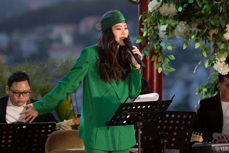 Vẻ đẹp rạng rỡ của Nam Em ở tuổi 26