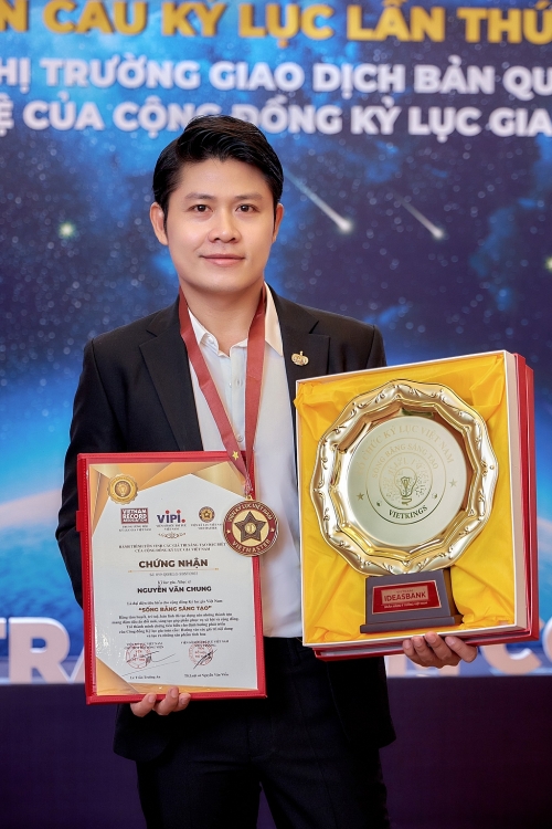 Nguyễn Văn Chung được vinh danh giải thưởng 'Sống bằng sáng tạo'