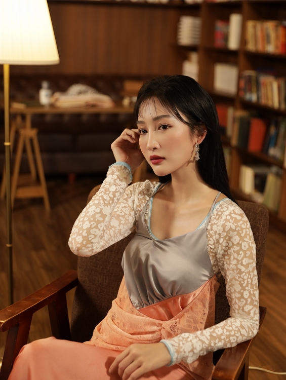 Hát 'Tuổi đá buồn', liệu Juky San có thể trở thành một 'nàng thơ nhạc Trịnh' Gen Z?